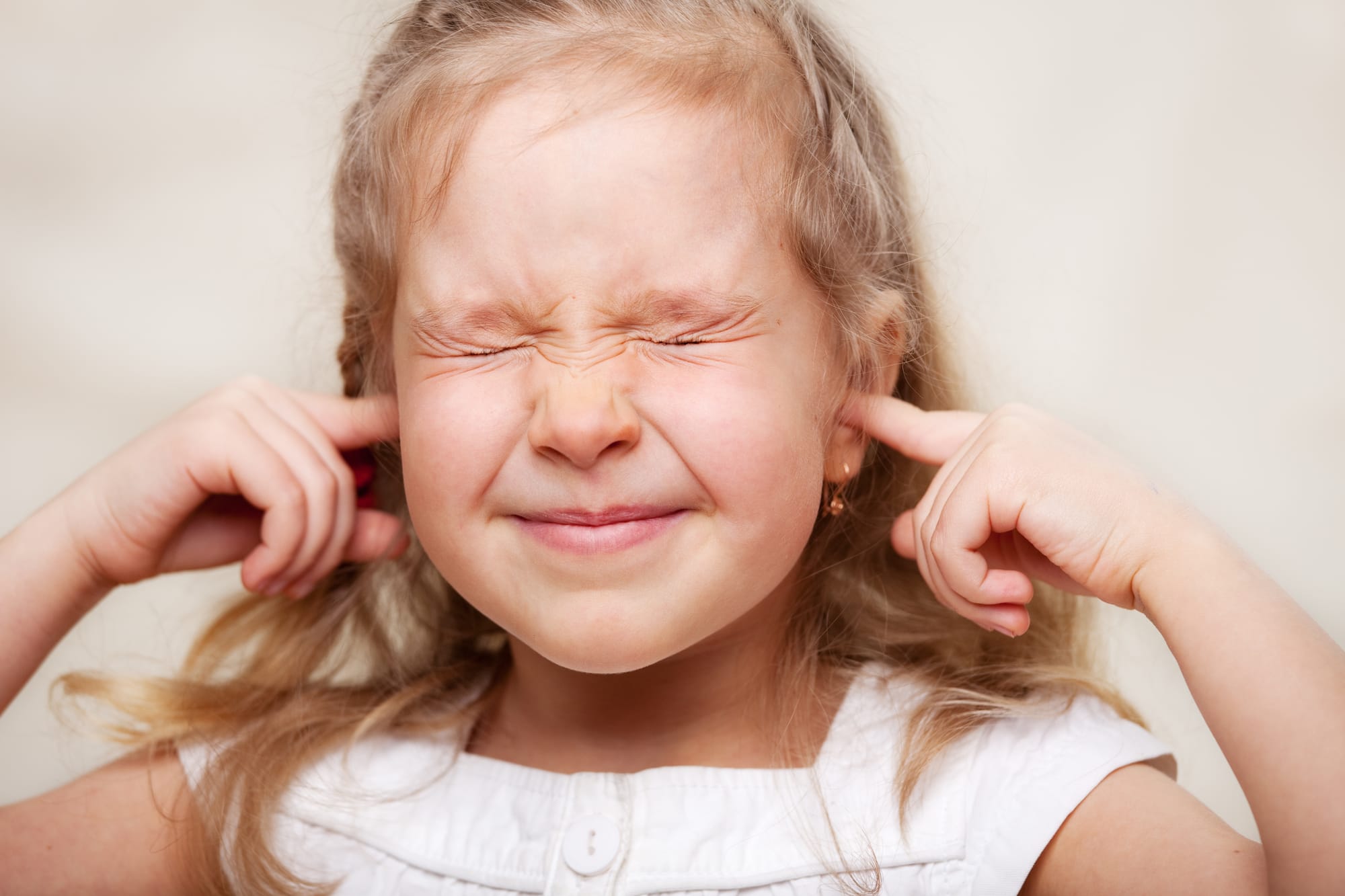 keep divorce away from children's ears